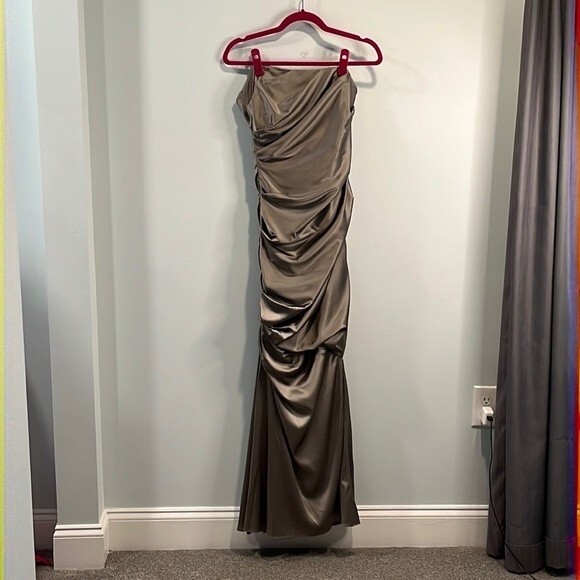 Vera Wang Lavender Label stone tucked charmeuse strapless gown S - Picture 2 of 4